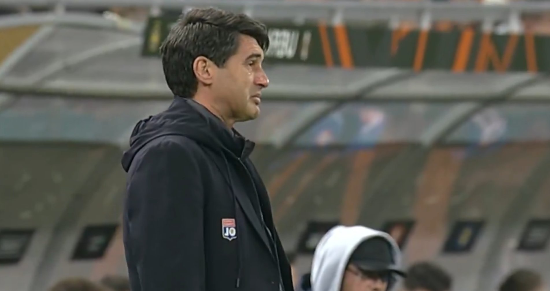 禁賽9個月!里昂進球后豐塞卡被眾將擁抱,忍不住當場哭了