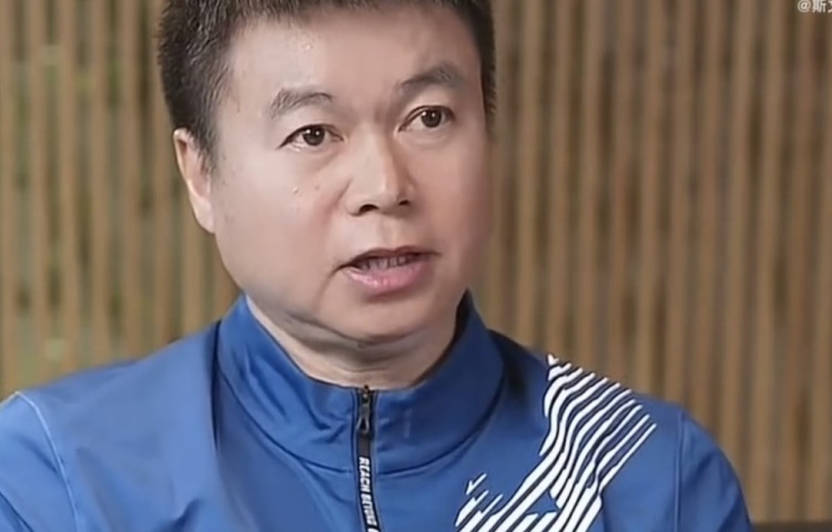 于根偉談巴頓踢右后衛:選位還是有些高 一度未更好協助后場出球