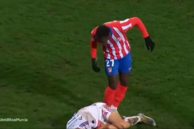 向?qū)κ滞驴谒?！馬卡：馬競B隊球員賈內(nèi)赫道歉 許多人要求對他處罰