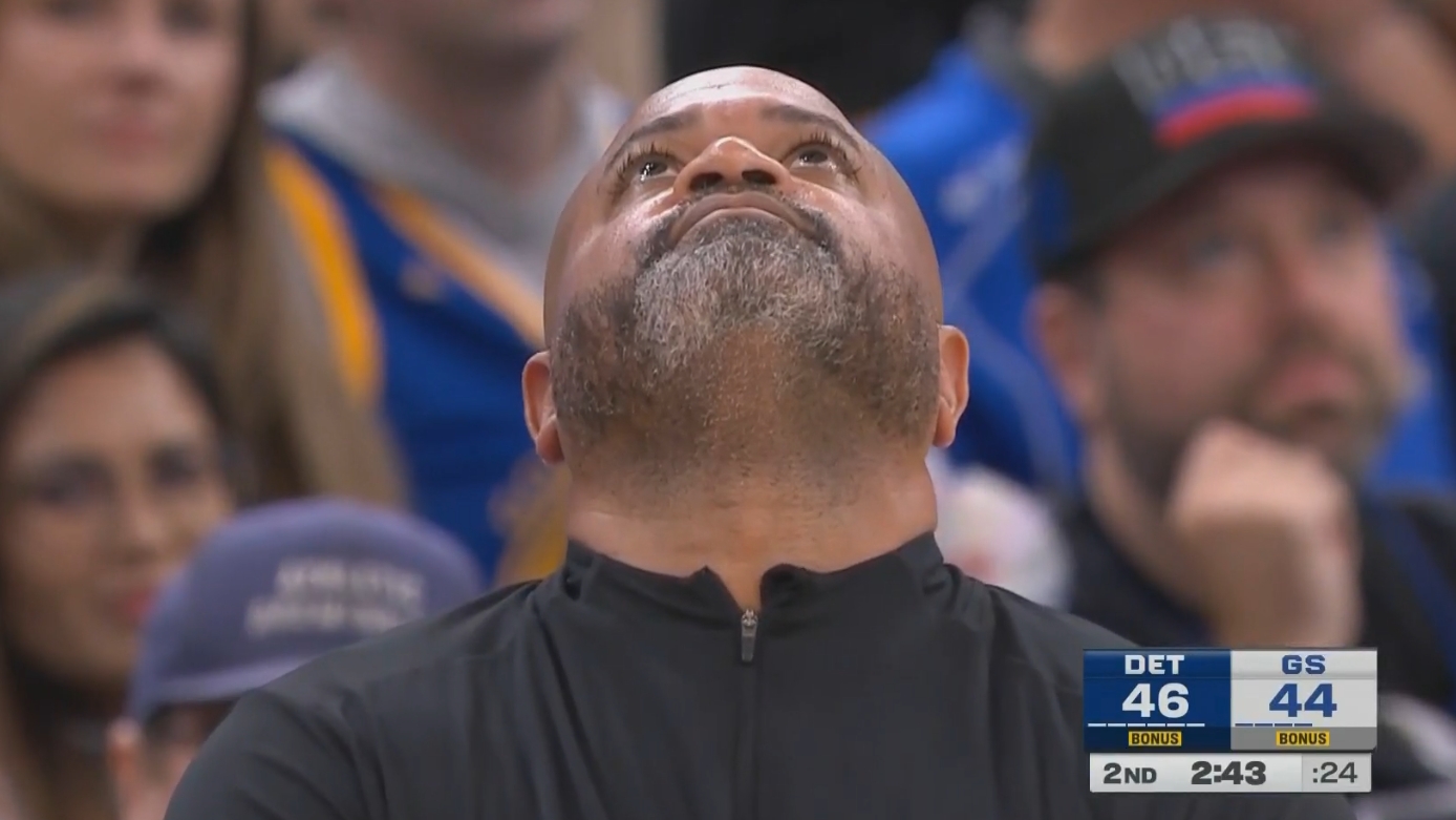 你看你也麻！活塞勇士上半場合計29個犯規 小JB已經繃不住了