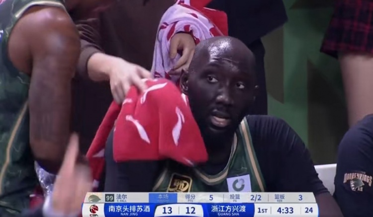 同曦也有老熟人!回歸的法爾開場2中2拿到5分3籃板1蓋帽