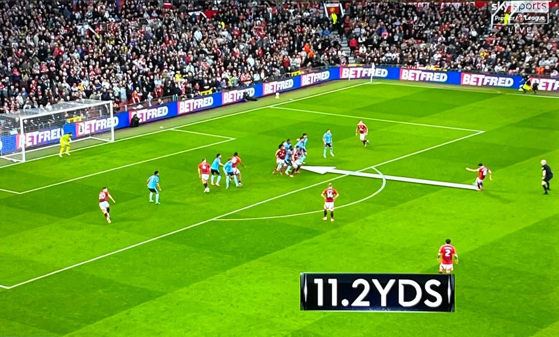 人墻失誤?轉播顯示B費任意球距槍手人墻11.2碼,規則僅要求10碼