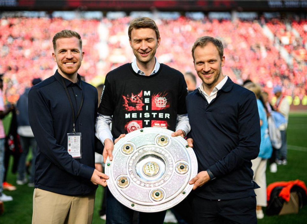 羅馬諾:藥廠總監(jiān)助手厄澤克決定離隊(duì),考慮去五大聯(lián)賽球隊(duì)任總監(jiān)