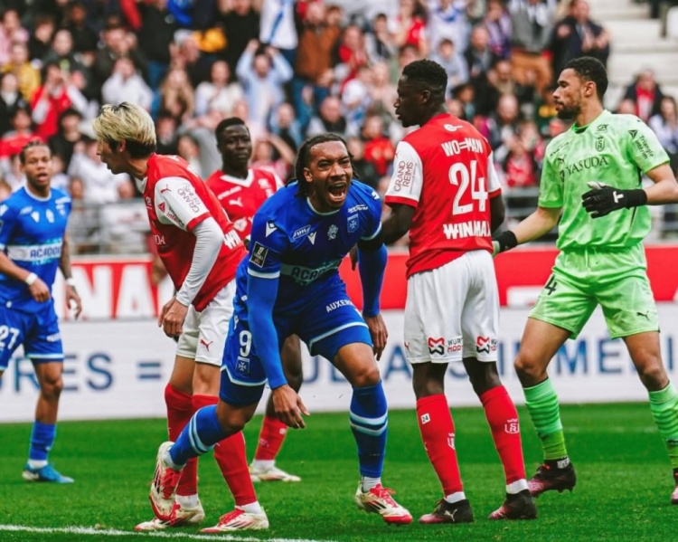 隊報:苦盡甘來!歐塞爾大中鋒貝爾終于在法甲賽場大放異彩!