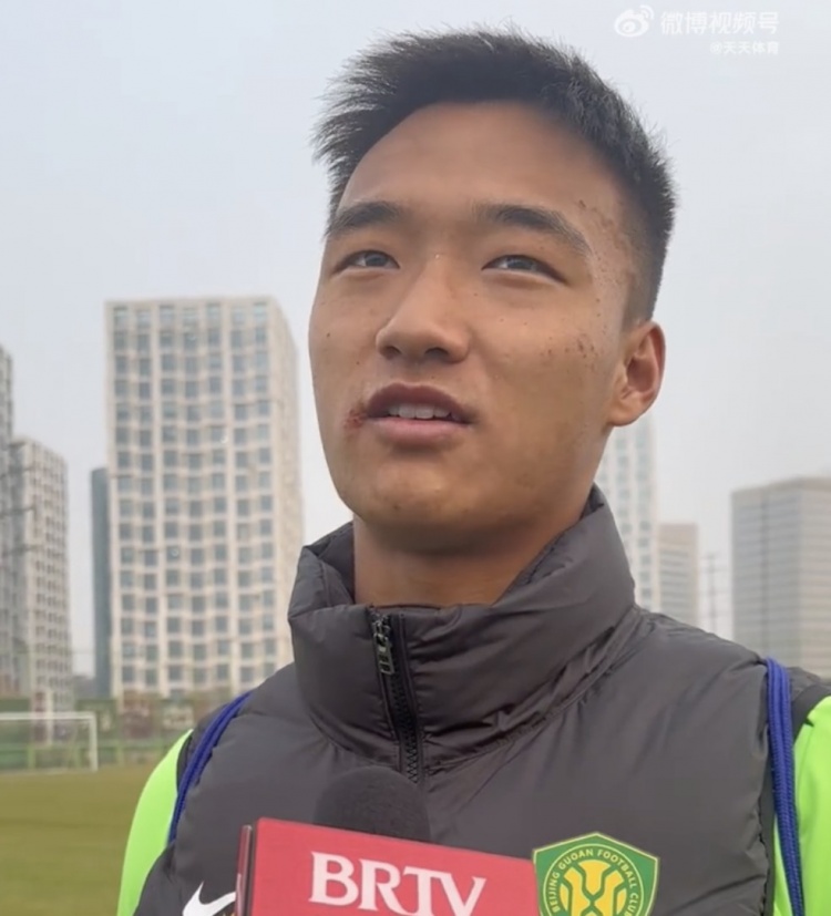 19歲國(guó)安門(mén)將解錦添:首次隨一隊(duì)訓(xùn)練有點(diǎn)緊張 我離前輩們差得遠(yuǎn)