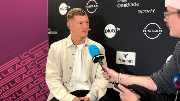 克羅斯參加室內(nèi)五人制比賽并贏球,時隔20余年再與弟弟并肩作戰(zhàn)