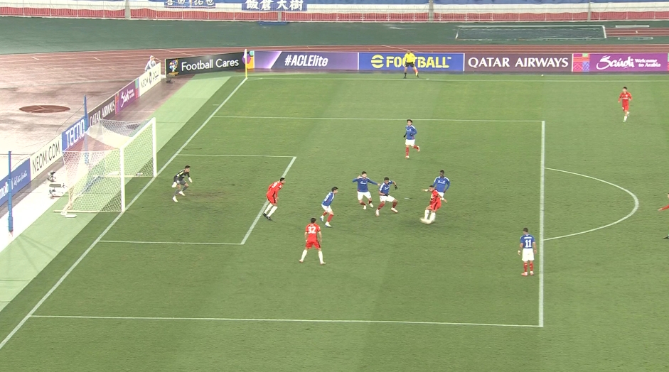 杵樁王!萊昂納多禁區內抽射,皮球擊中越位位置的古斯塔沃