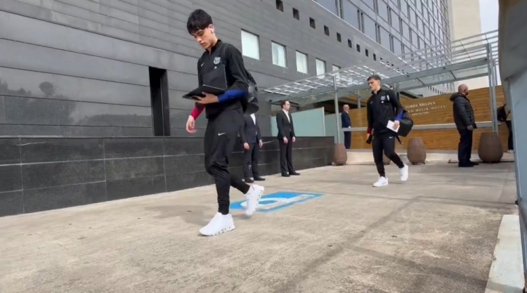 記者:巴薩全隊正在酒店用餐,隨后將休息并在合適時間前往球場