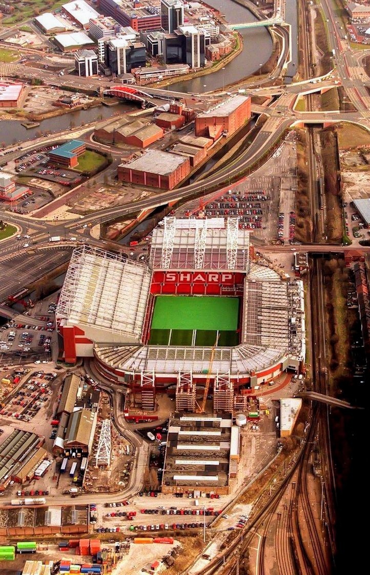 老特拉福德球場，2000年