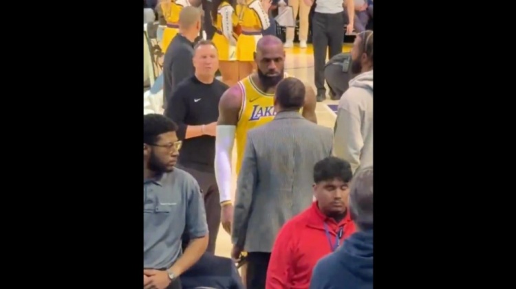 A-史密斯:要是我真和詹姆斯發(fā)生點(diǎn)什么 不管我多占理都是我的錯(cuò)