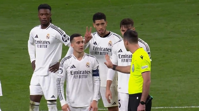 皇馬全員抗議!檢查小蜘蛛是否2次觸球時,貝林等人紛紛伸2根手指