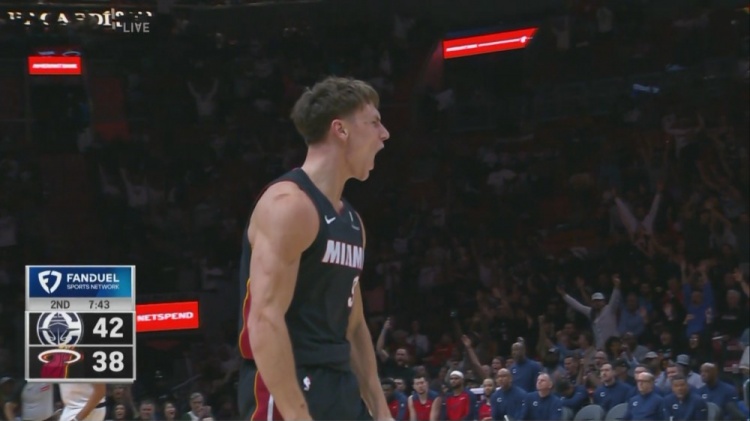 拼命三郎！拉松3次倒地?fù)鋼?終于搶到球權(quán)還助攻羅齊爾進(jìn)三分