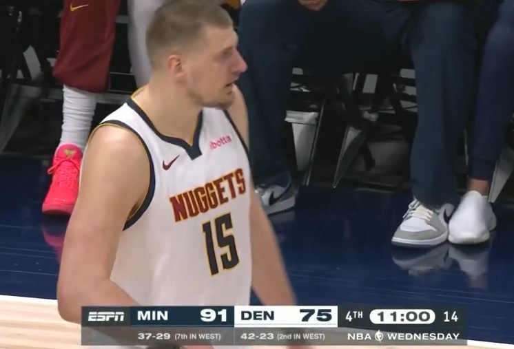 不休息!末節開始后約基奇繼續打 目前出戰時間全場最高