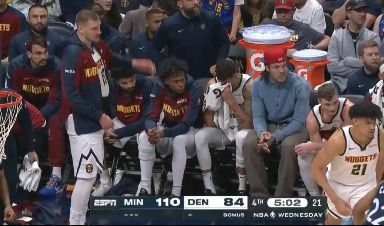 落后26分之多!掘金末節還剩5分鐘換上替補練兵 投子認負!