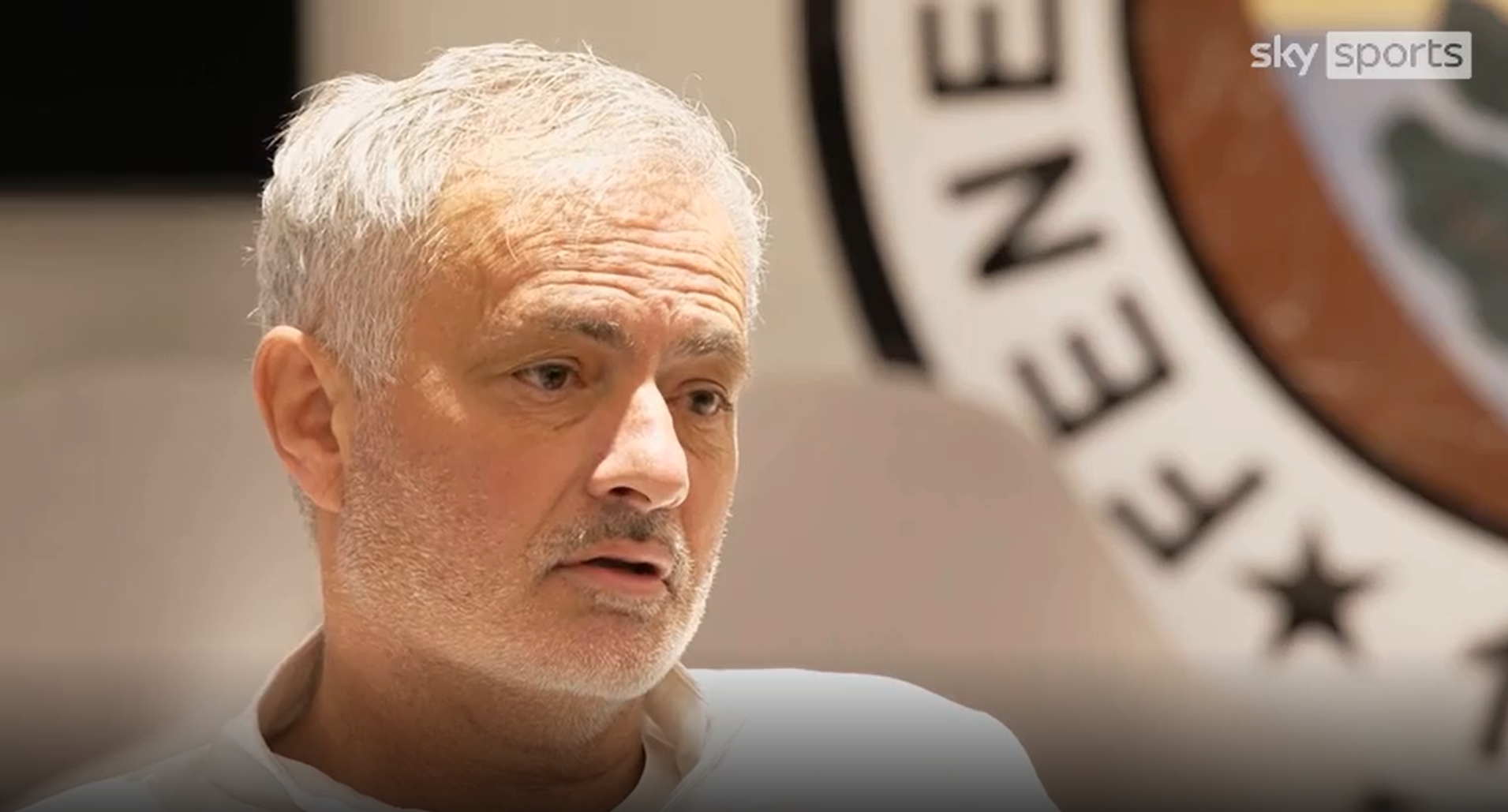 落后榜首7分!穆帥:正常情況我們不會(huì)在第2,而是以巨大優(yōu)勢領(lǐng)跑