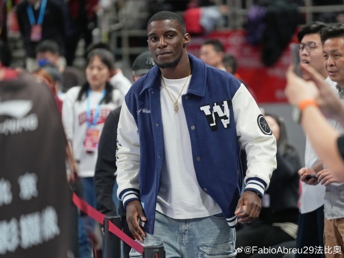 法比奧曬觀看CBA照片：還有一件事，王治郅想讓我報名