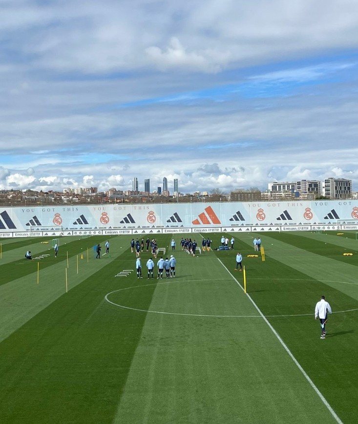 希望無礙,記者:維尼修斯因身體不適缺席了皇馬今日合練