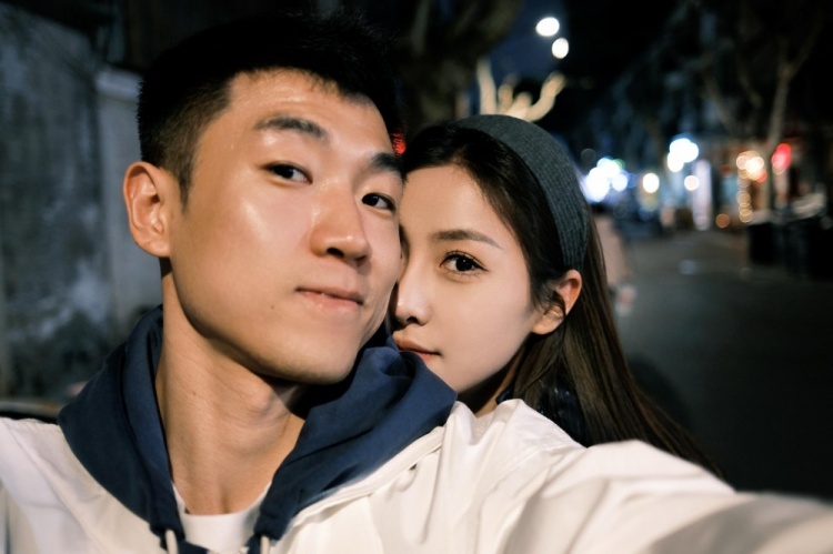 高詩巖妻子曬兩人合照:庫存碎片 日子怎么可能和誰過都一樣呢