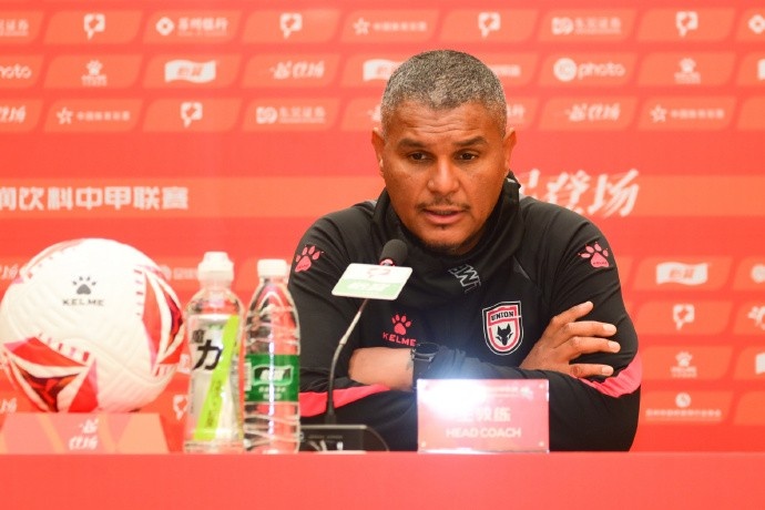 喬瓦尼:現(xiàn)在球員名單并不齊整,但正是團結(jié)一心展現(xiàn)能力的時候