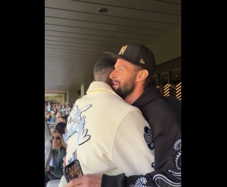 真要去美職聯?博格巴現身觀戰洛杉磯FC比賽,和前隊友吉魯寒暄