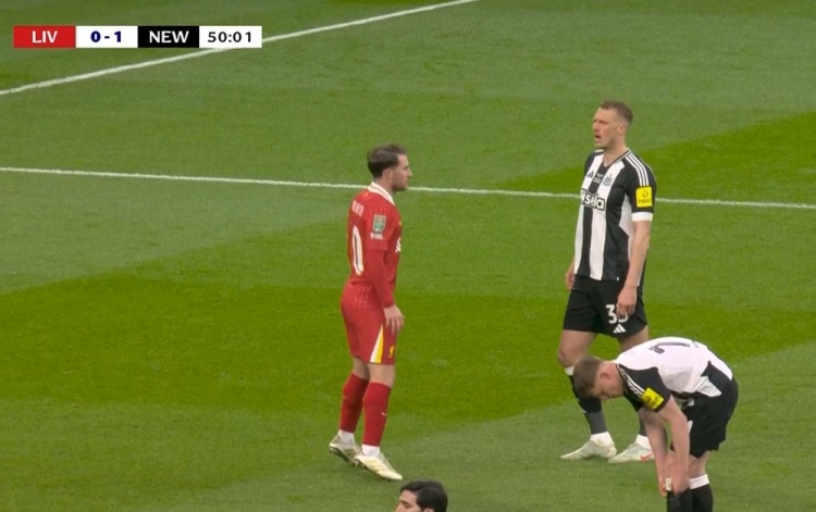 沒做針對性部署?下半場角球防守,麥卡踮腳對位丹伯恩仍矮一頭