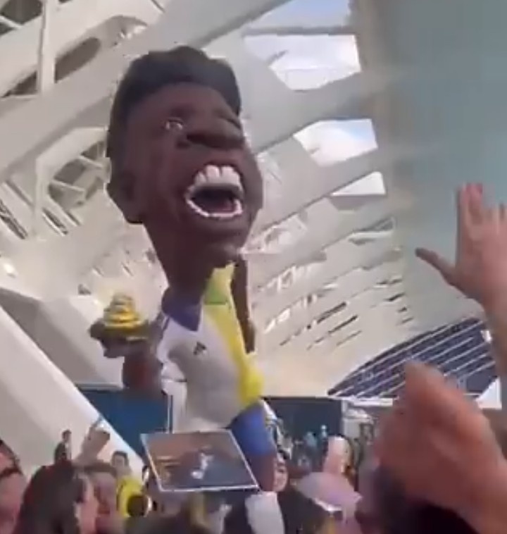 網(wǎng)友曬瓦倫西亞法雅節(jié):維尼修斯人偶塑像被球迷嘲諷未贏得金球獎