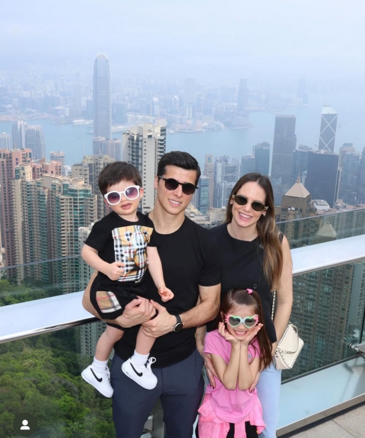 特謝拉帶家人赴中國香港過周末,陳晉一留言:這是個好地方