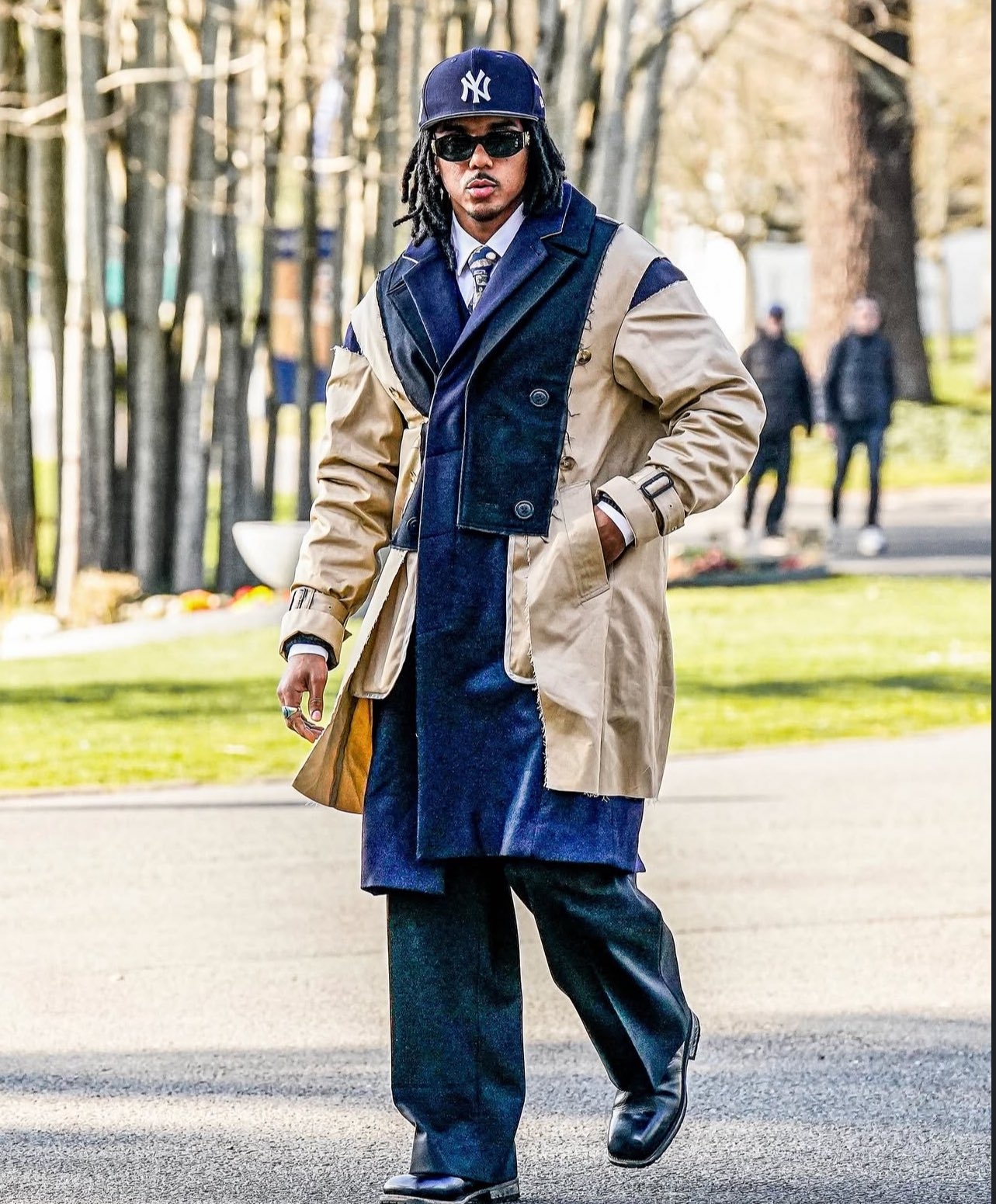 踢球的里面最會(huì)穿的！孔德抵達(dá)法國(guó)訓(xùn)練營(yíng)，身著日本小眾品牌外套