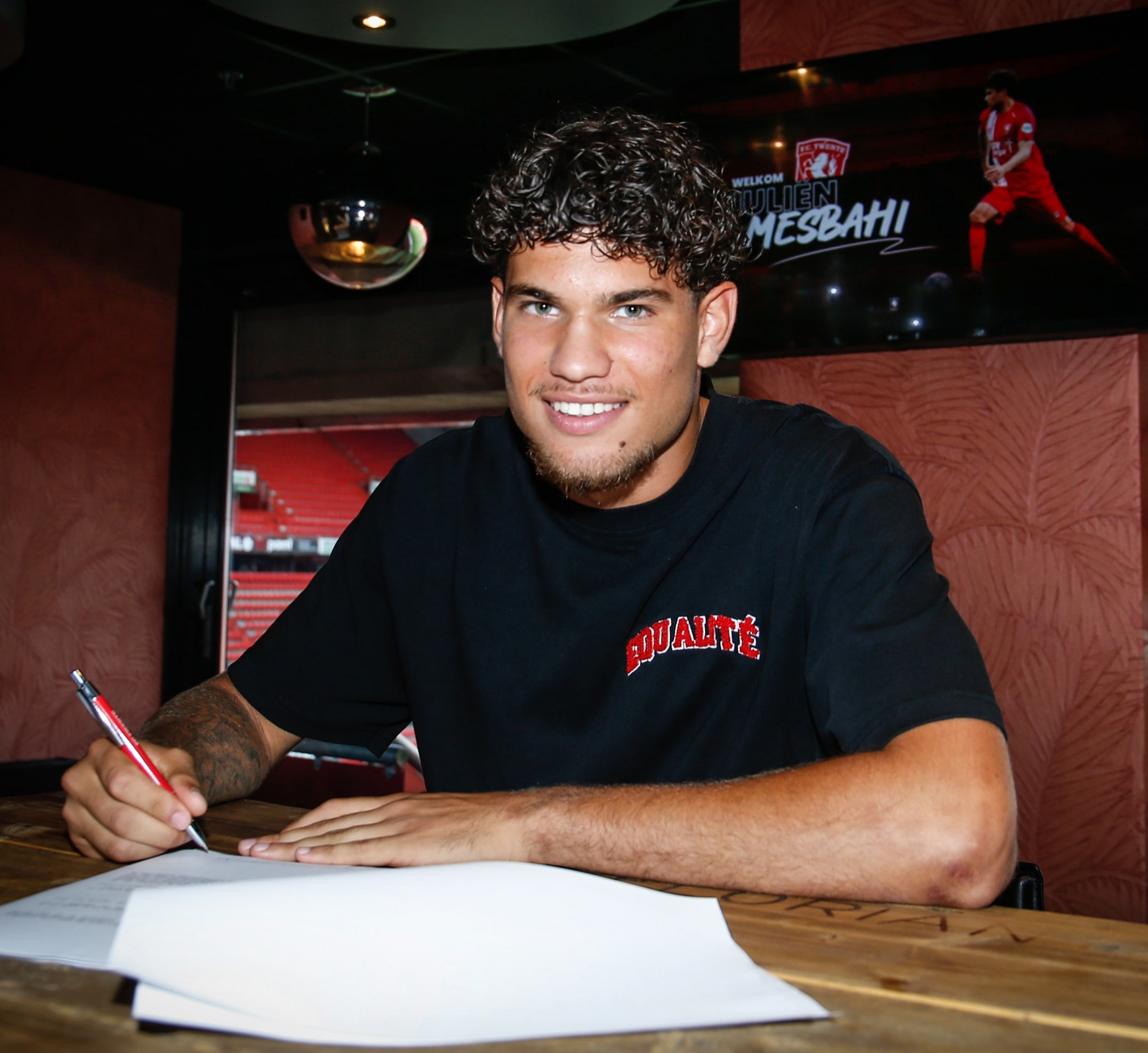 官方:摩洛哥歸化特溫特19歲荷蘭籍后衛(wèi)喬林-梅斯巴希