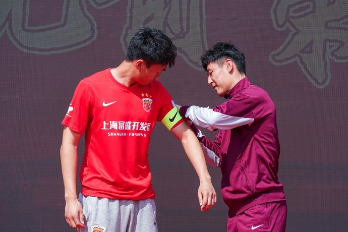 海港跟隊:武磊出席海港富盛經(jīng)開隊新賽季中乙出征儀式