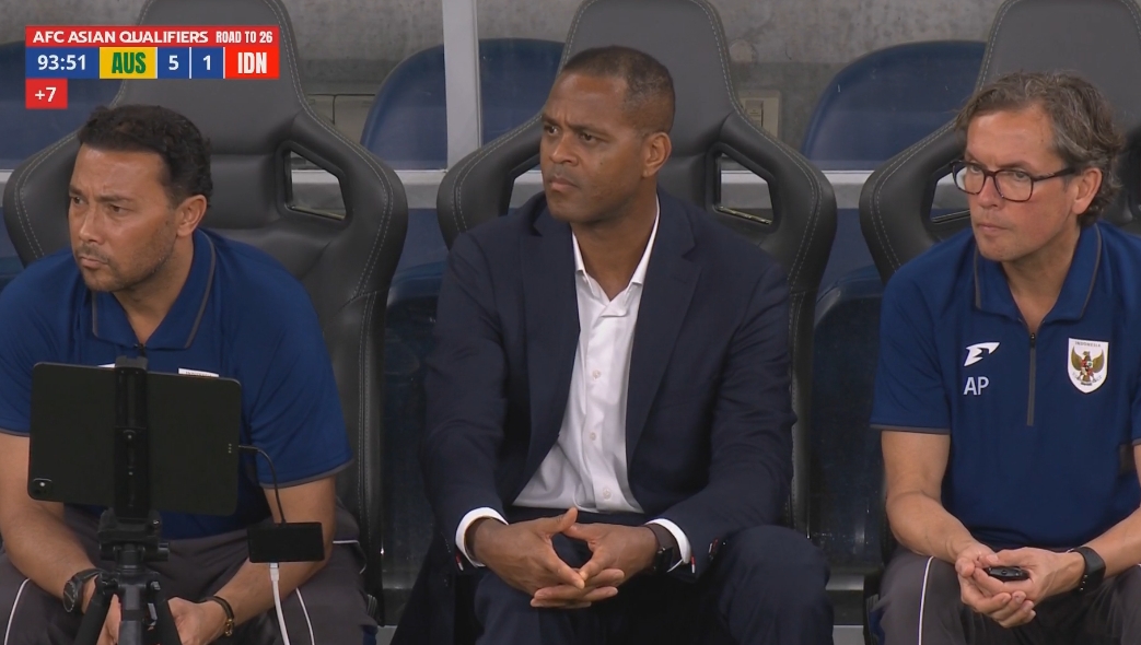 6月戰國足！克魯伊維特首秀1比5慘敗，此前生涯只做過5個月主教練