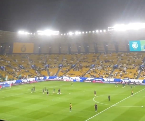 距開賽不到20分鐘,沙特球迷看臺仍有大量空位