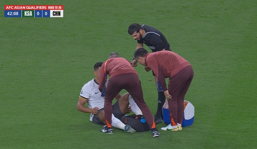 無法堅持！蔣光太受傷第44分鐘被換下，31歲韓鵬飛替補登場首秀