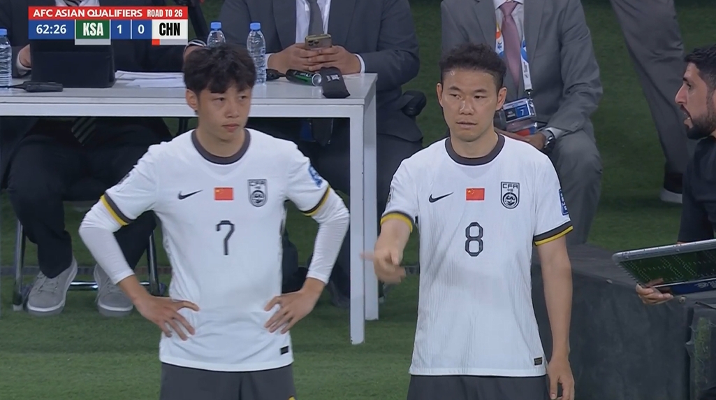 媒體人：伊萬這換人屬于是投降了，兩場踢沙特他都像臥底