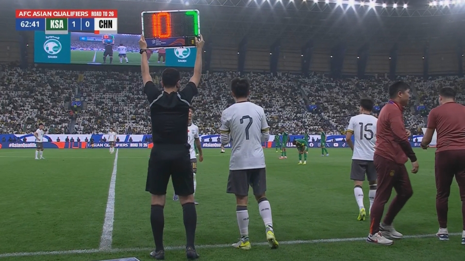 媒體人：哪怕少一人，我也覺得應該換上塞爾吉尼奧加強一下控球