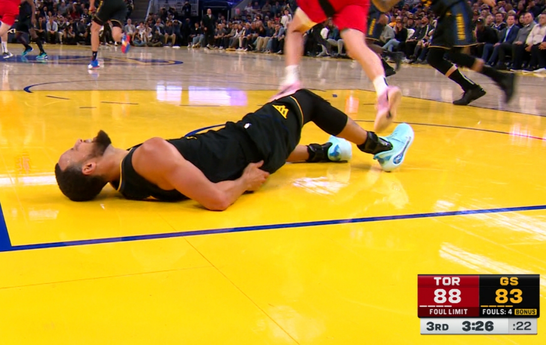 現(xiàn)階段是否考慮讓庫里休息1晚?科爾:那由隊醫(yī)定 也會和庫里商量