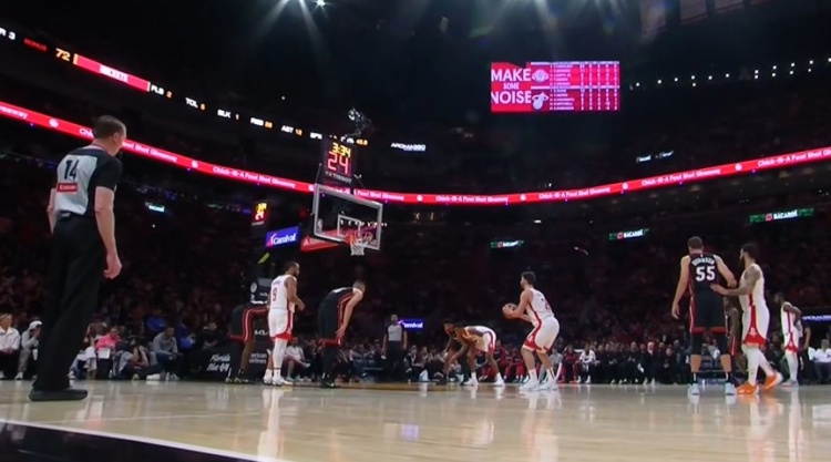 太差勁了!申京再造殺傷但是繼續(xù)兩罰不中 罰球已4中0