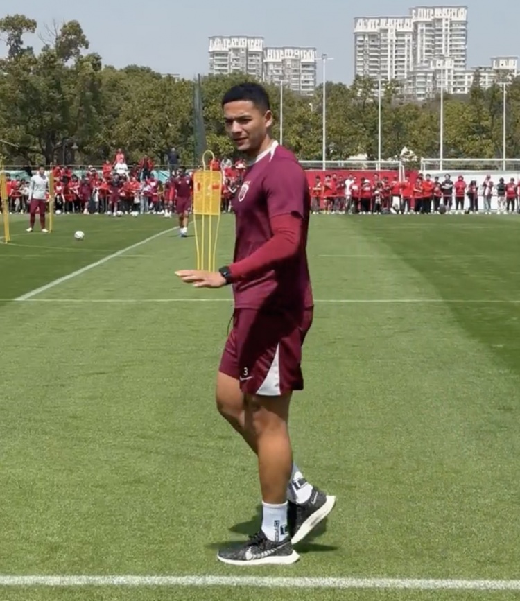 跟隊(duì)記者曬海港訓(xùn)練:武磊、蔣光太接受治療 馮勁、徐新慢跑恢復(fù)