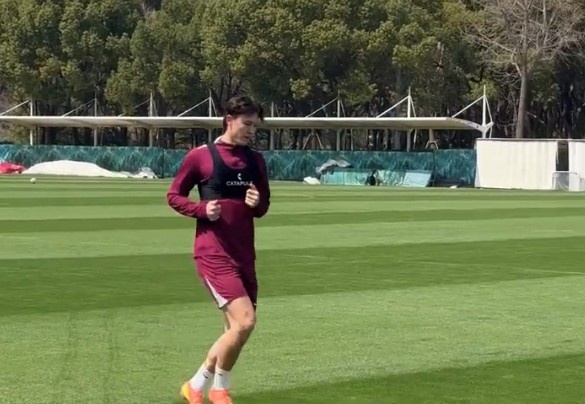 記者：沈子貴在教練帶領下恢復，去年遭右腿十字韌帶完全斷裂