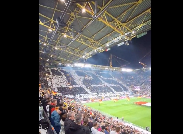 世界杯4冠+歐洲杯3冠！德國球迷賽前巨型tifo致敬足協成立125周年