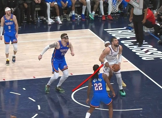 雷霆VS快船裁判報告：亞歷山大對祖巴茨打手犯規 后者應獲兩罰