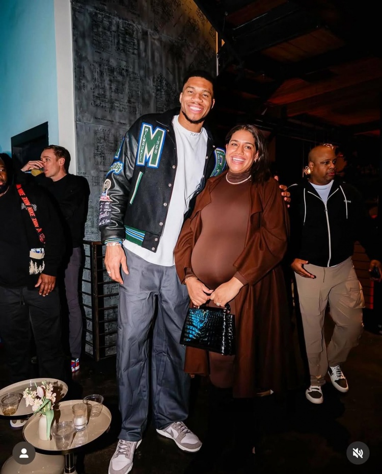 字母哥:我妻子馬上就要生四胎了 她是本賽季的MVP