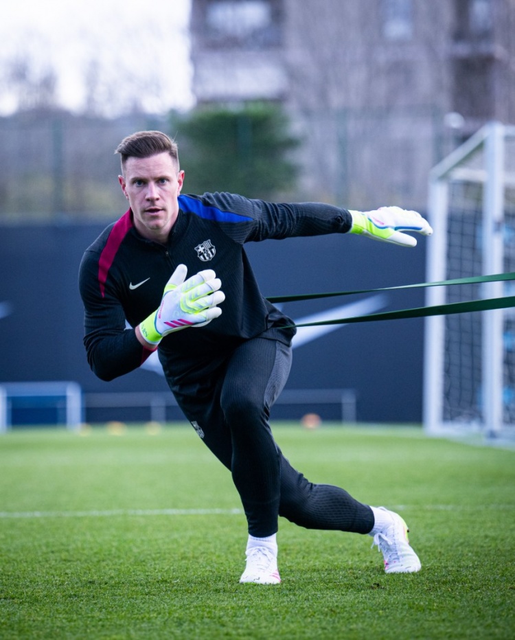 世體:特獅恢復(fù)取得明顯進展,他正在提升節(jié)奏、跳躍和撲救反應(yīng)