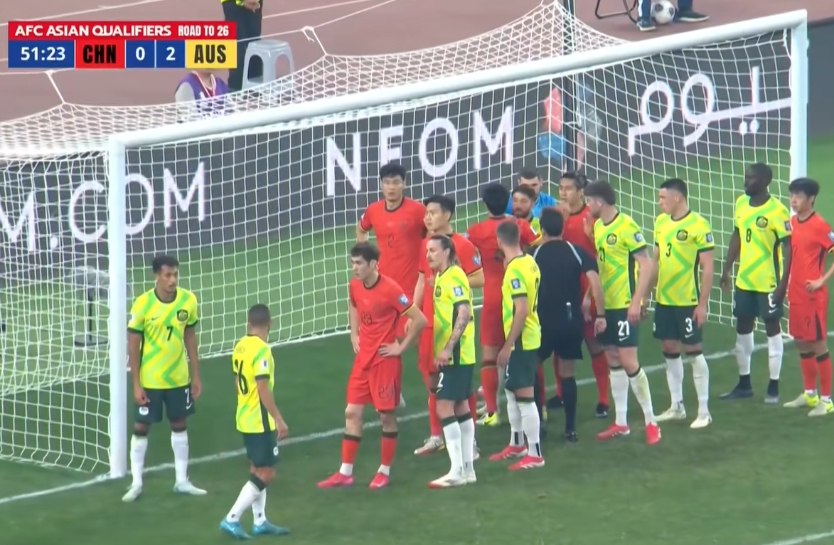 國(guó)足角球布置:門前扎人堆,困住澳大利亞1米84門將瑞安