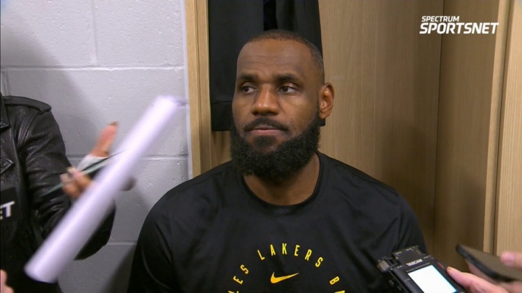 詹姆斯:球隊(duì)目前最需要我去防守 大量打小陣容時(shí)我需要保護(hù)籃板