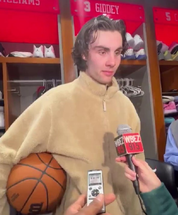 生涯之夜!基迪超遠三分絕殺湖人 拿到了今天的比賽用球