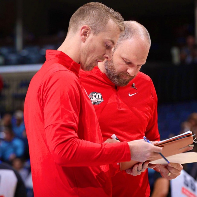 名記:除詹金斯外 灰熊還與助教拉羅什和帕特-安德魯分道揚(yáng)鑣