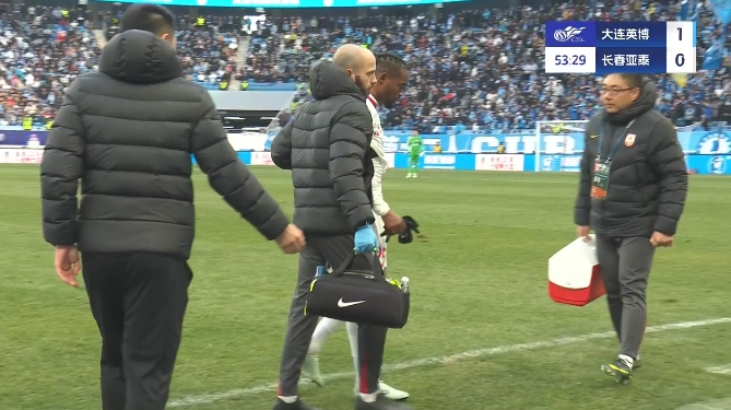 今天第3個！西普里安傷退，亞泰本場已經(jīng)3人因傷被換下