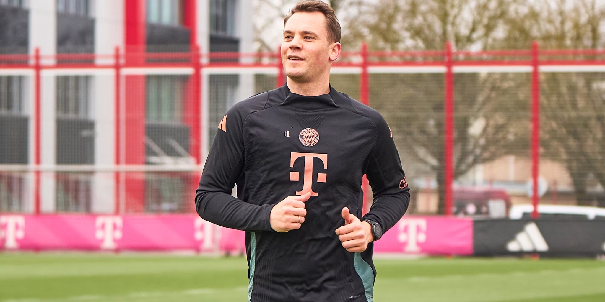 此前因慶祝進球意外拉傷,拜仁官方:諾伊爾已恢復跑步訓練