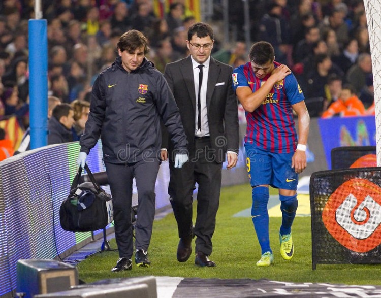 世體:巴薩俱樂部多人周一去到殯儀館,向已故隊醫家人表示慰問